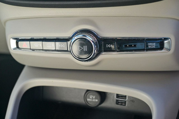 2020 MY21 Volvo XC40 XZ T4 Inscription SUV Image 10
