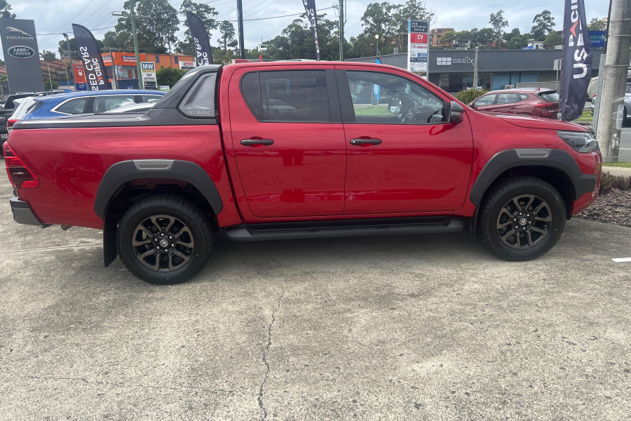 2022 Toyota HiLux GUN126R Rogue Double-Cab Pick-Up Image 7