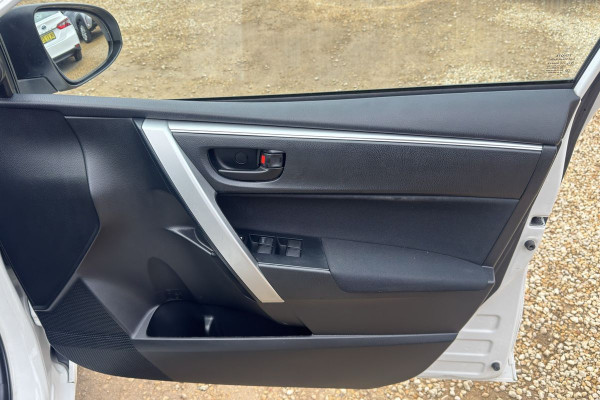 2014 Toyota Corolla ZRE182R Ascent Sedan Image 2