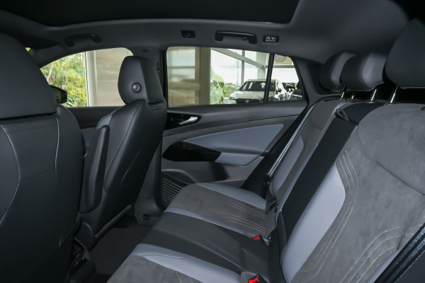 2025 Volkswagen ID. 5 E2 Pro SUV image 9