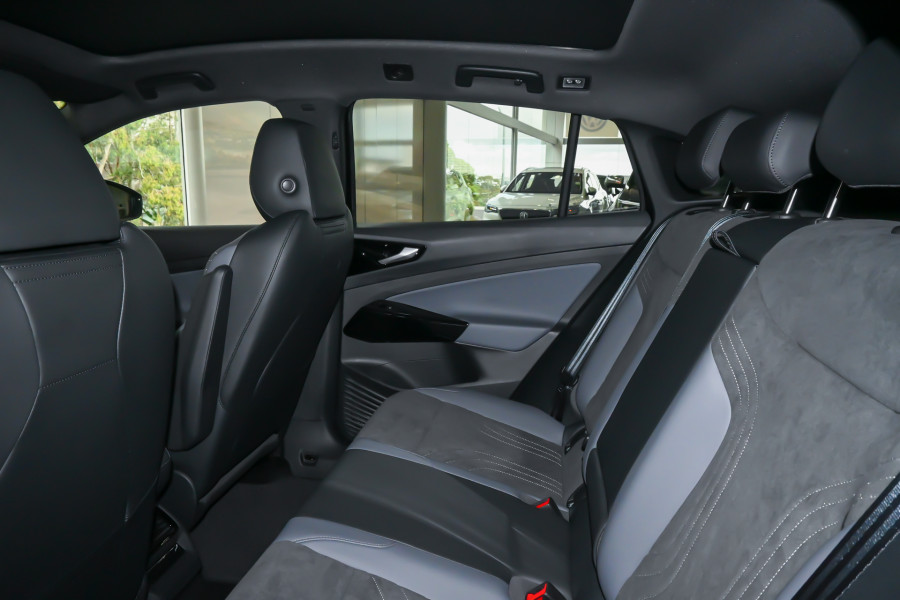 2025 Volkswagen ID. 5 E2 Pro SUV Image 9