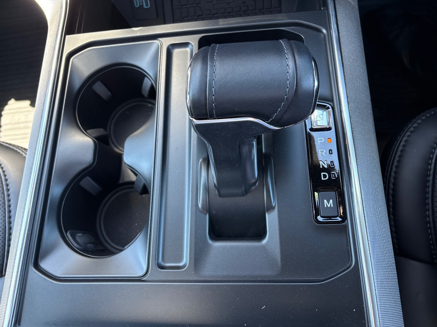 2024 Ford F-150  Platinum Dual Cab Image 16