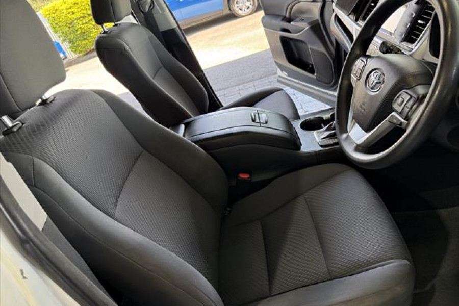 2016 Toyota Kluger GSU50R GX SUV Image 17