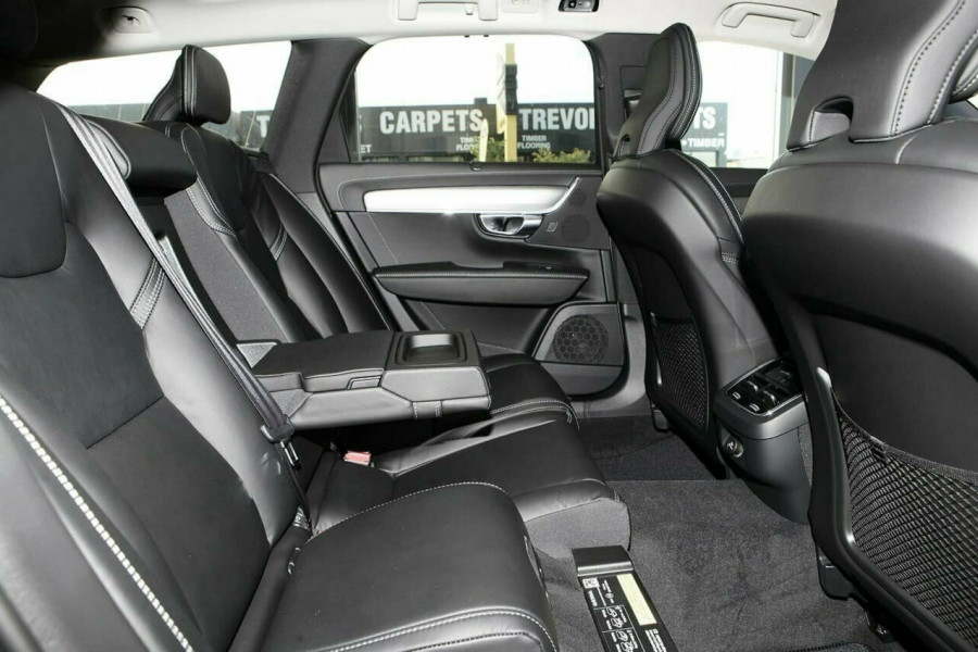 2019 Volvo V90 Cross Country D5 Wagon Image 10