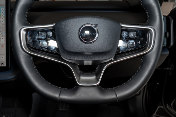 2025 Volvo EX30  Single Motor Extended Range Ultra SUV Image 11