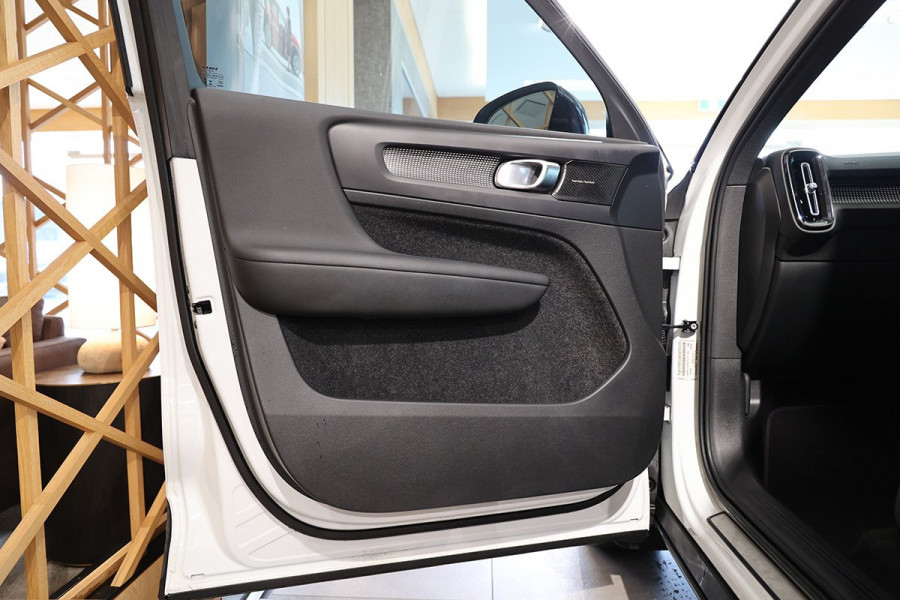 2021 Volvo XC40 XZ T5 R-Design SUV Image 26