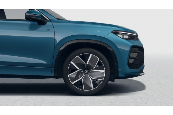 2025 MY26 Volkswagen Tayron R4 195TSI R-Line SUV Image 5