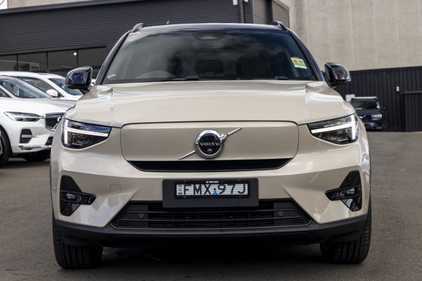 2025 Volvo EX40 No Series Ultra Single Motor Extended Range SUV Image 4