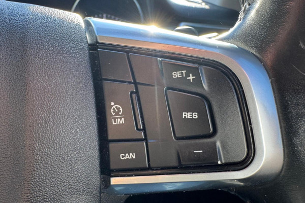 2016 MY16.5 Land Rover Discovery Sport L550 SD4 HSE SUV Image 25