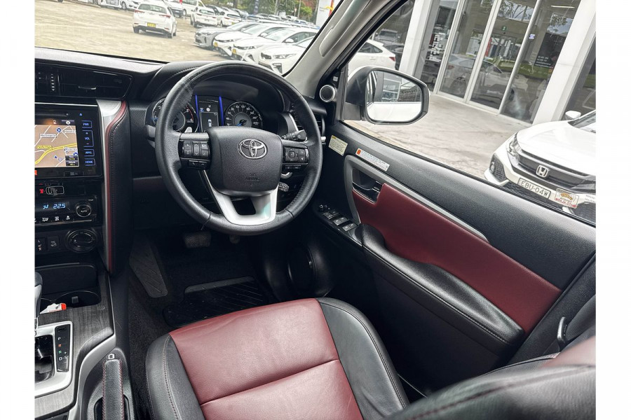 2019 Toyota Fortuner GUN156R Crusade Wagon Image 7
