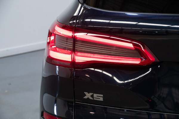 2019 BMW X5 M50d SUV Image 11