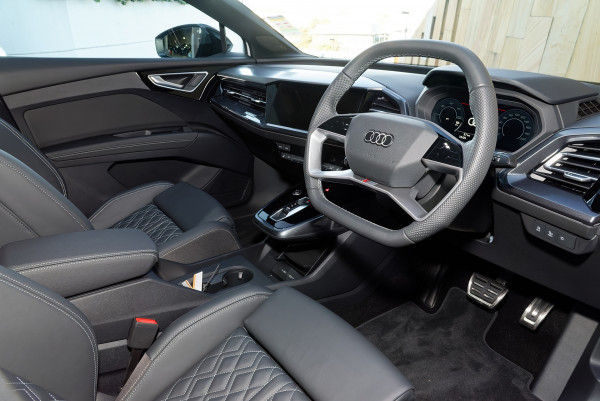 2025 Audi Q4 e-tron F4 55 SUV image 7