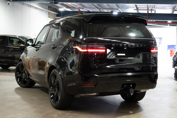 2026 Land Rover Discovery Series 5 D350 Dynamic SE SUV image 2