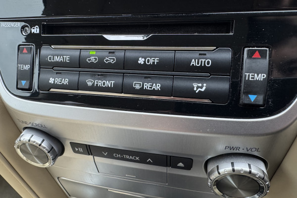 2017 Toyota LandCruiser VDJ200R Sahara SUV Image 34