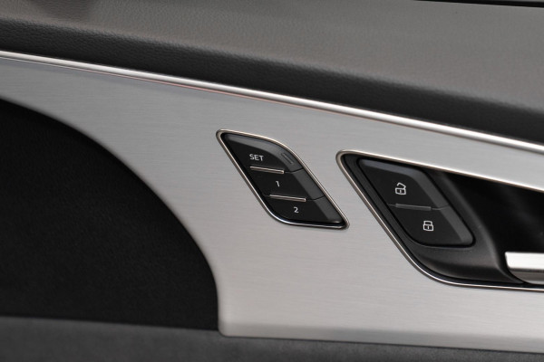 2026 Audi Q8 F1 TFSI e 360kW S line SUV image 19