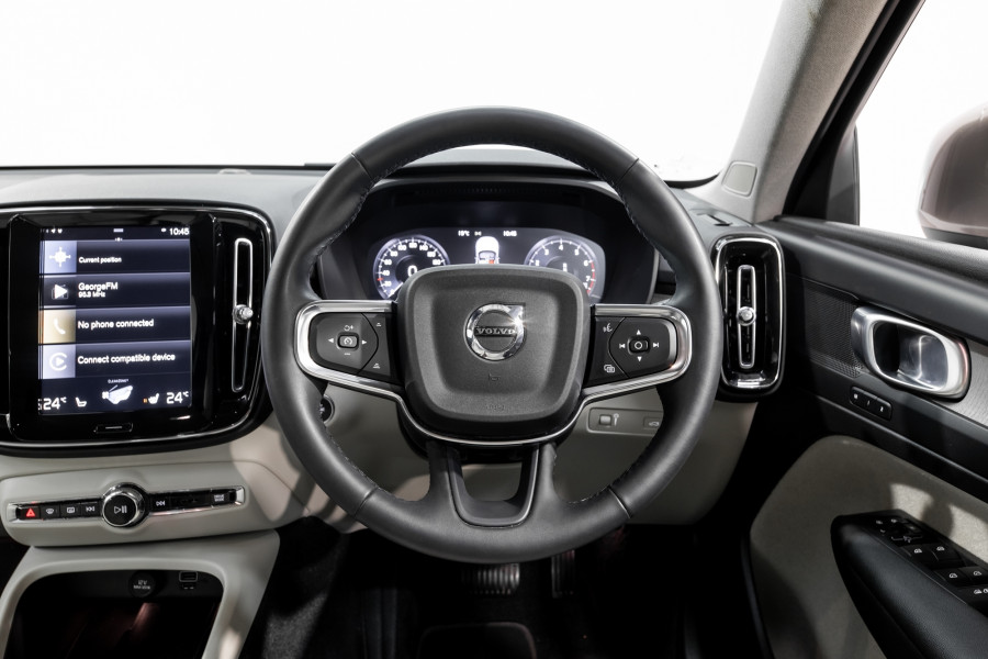 2022 Volvo XC40 T4 Inscription Petrol AWD SUV Image 19