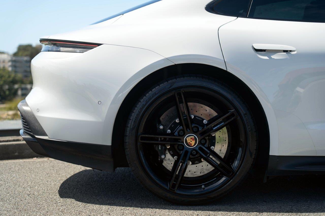 2020 Porsche Taycan Turbo S Coupe Image 7