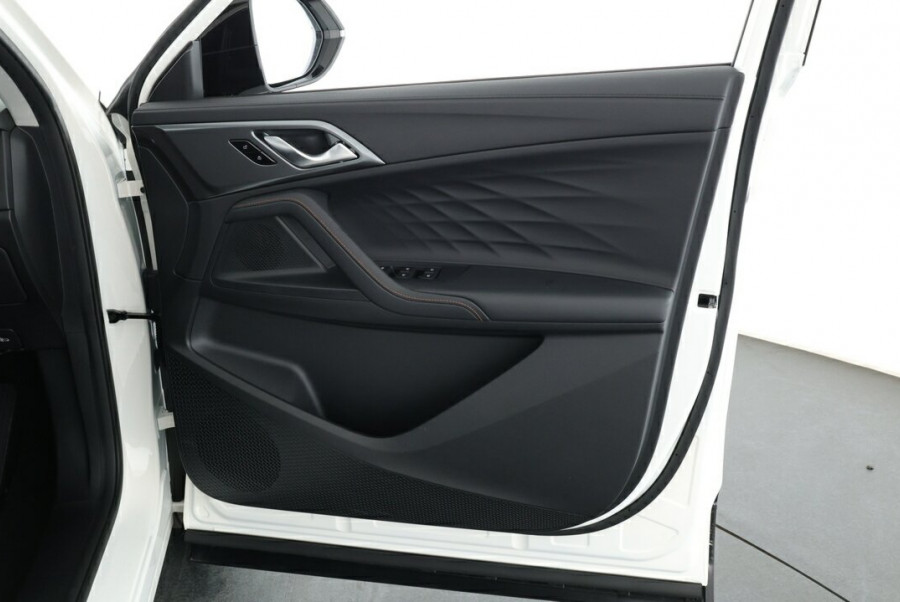 2025 MY24.5 MG HS AS33 Vibe SUV Image 25