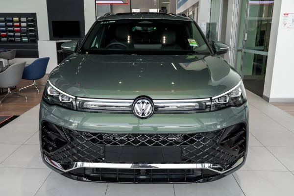 2026 Volkswagen Tiguan CT 200TSI eHybrid R-Line SUV Image 4