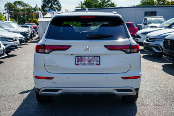 2024 Mitsubishi Outlander ZM LS SUV Image 3