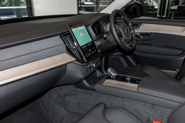 2026 Volvo XC90 L Series Plus B5 Bright SUV Image 4