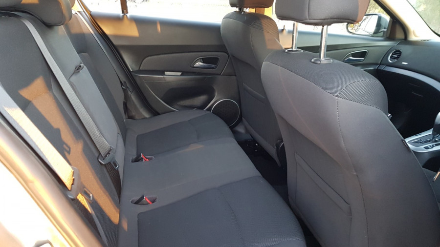 2015 MY16 Holden Cruze JH Series II Equipe Hatch Image 13