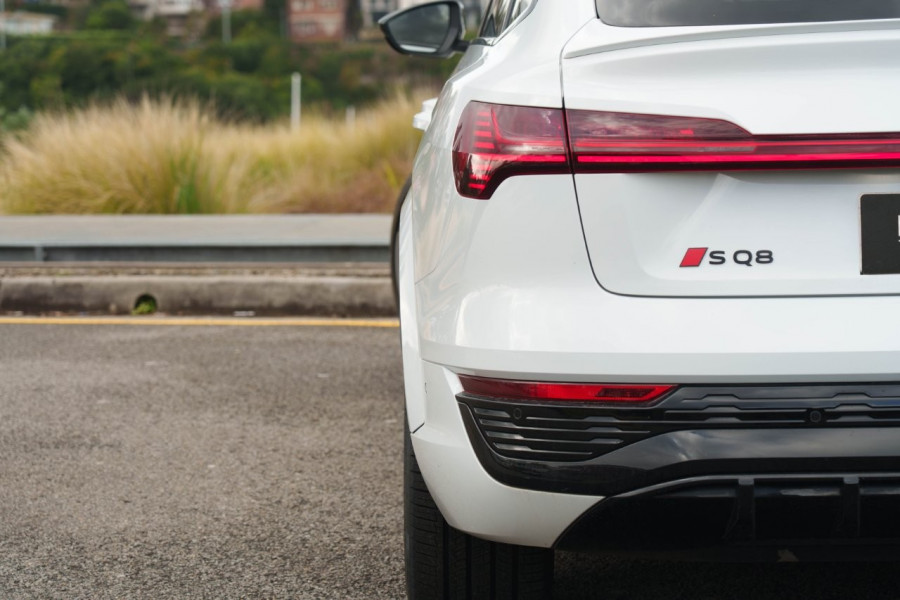 2024 Audi SQ8  GE e-tron SUV Image 9