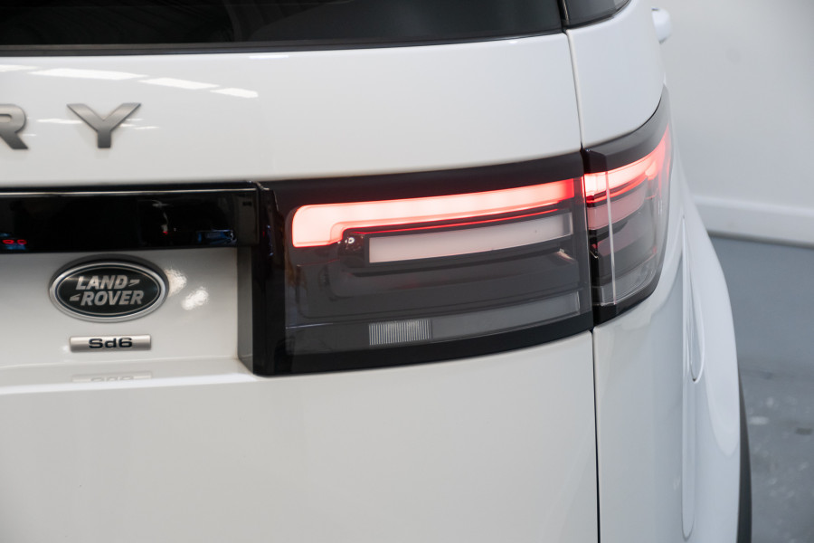 2019 Land Rover Discovery Series 5 SE SUV Image 11
