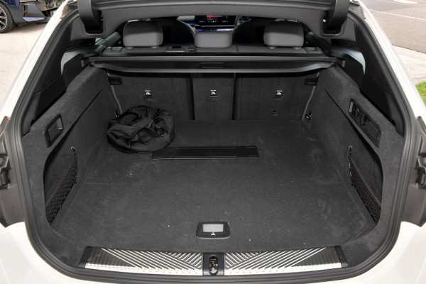 2025 BMW i5 G61 M60 xDrive Wagon image 24