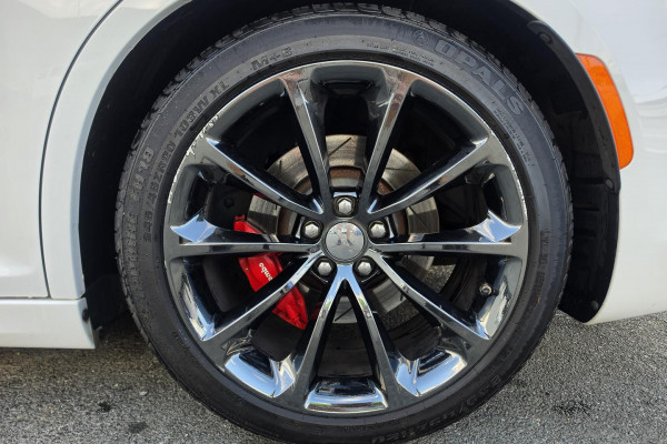 2017 Chrysler 300 LX SRT Sedan Image 11