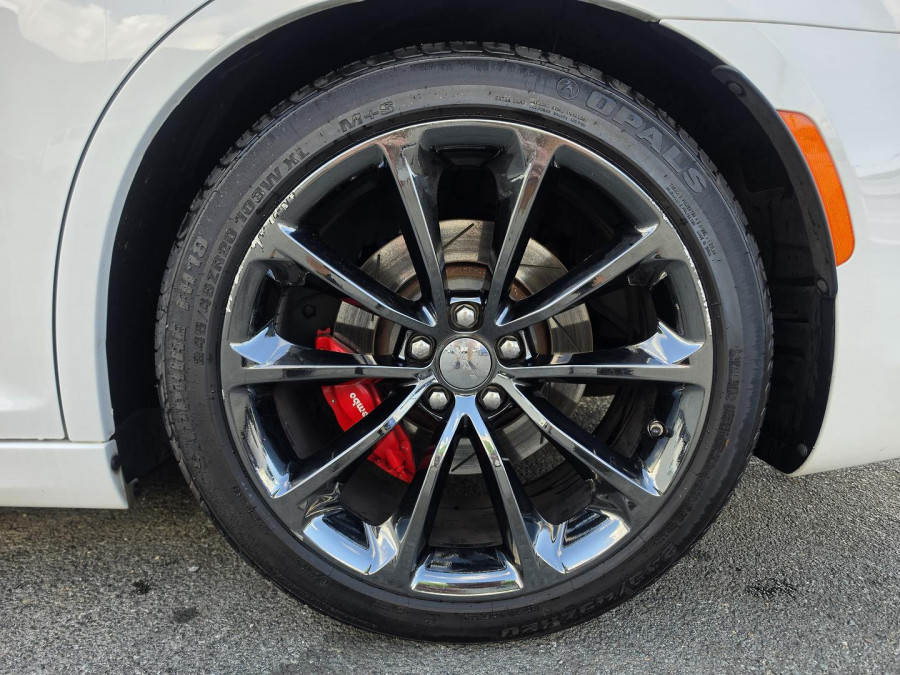 2017 Chrysler 300 LX SRT Sedan Image 11