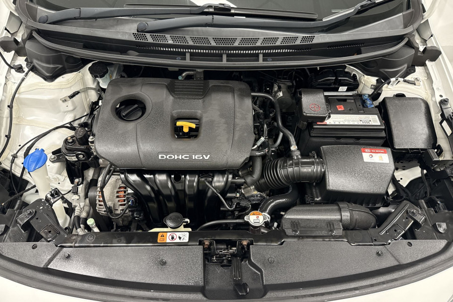 2016 MY17 Kia Cerato YD Sport Hatch Image 11