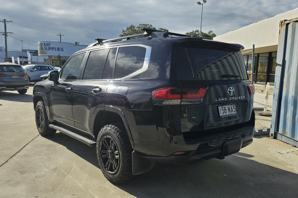 2022 Toyota LandCruiser FJA300R Sahara SUV Image 5
