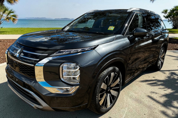 2025 Mitsubishi Outlander ZM Exceed SUV Image 3