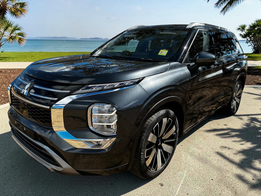2025 Mitsubishi Outlander ZM Exceed SUV Image 3