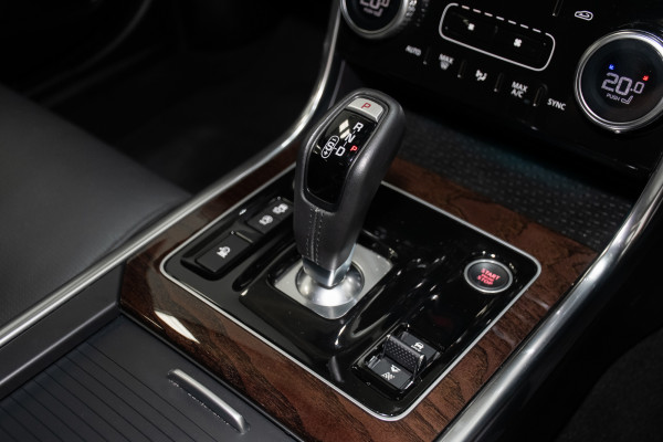2022 Jaguar XE P300 R-Dynamic SE Sedan Image 20