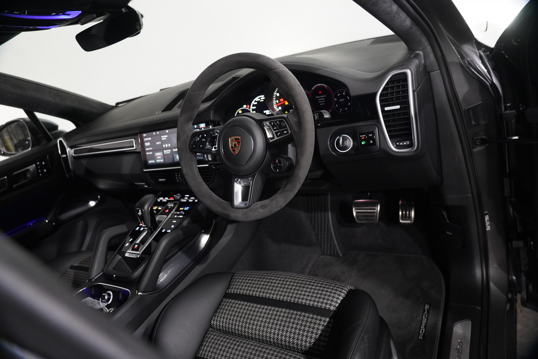2019 Porsche Cayenne Turbo Coupe Image 11