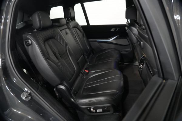 2021 BMW X7 M50i SUV Image 33