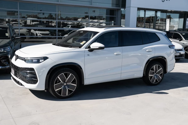 2025 MY26 Volkswagen Tayron R4 195TSI R-Line SUV Image 3