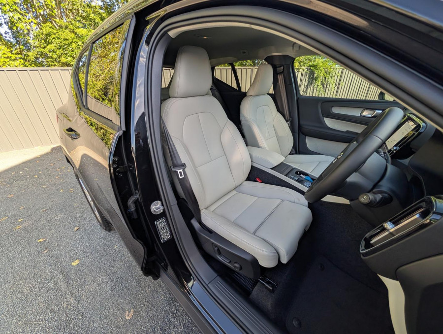 2025 MY26 Volvo XC40 XZ Plus B4 SUV Image 16