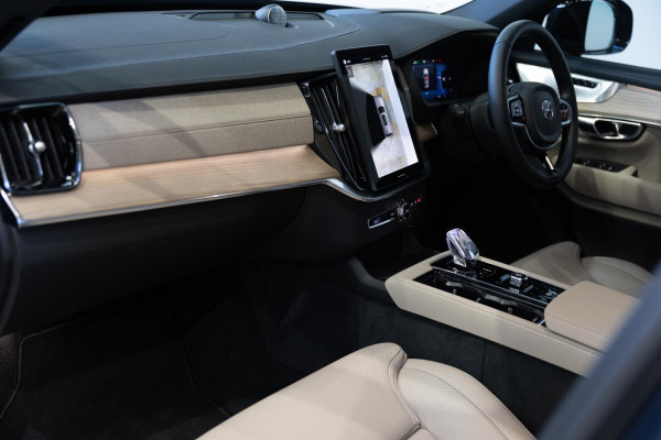 2026 Volvo XC90 L Series Ultra B5 Dark SUV Image 14