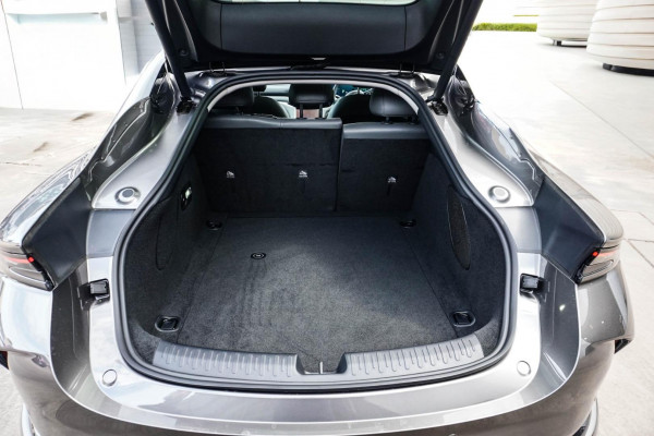 2025 MG IM5 P12L Performance Hatch Image 12