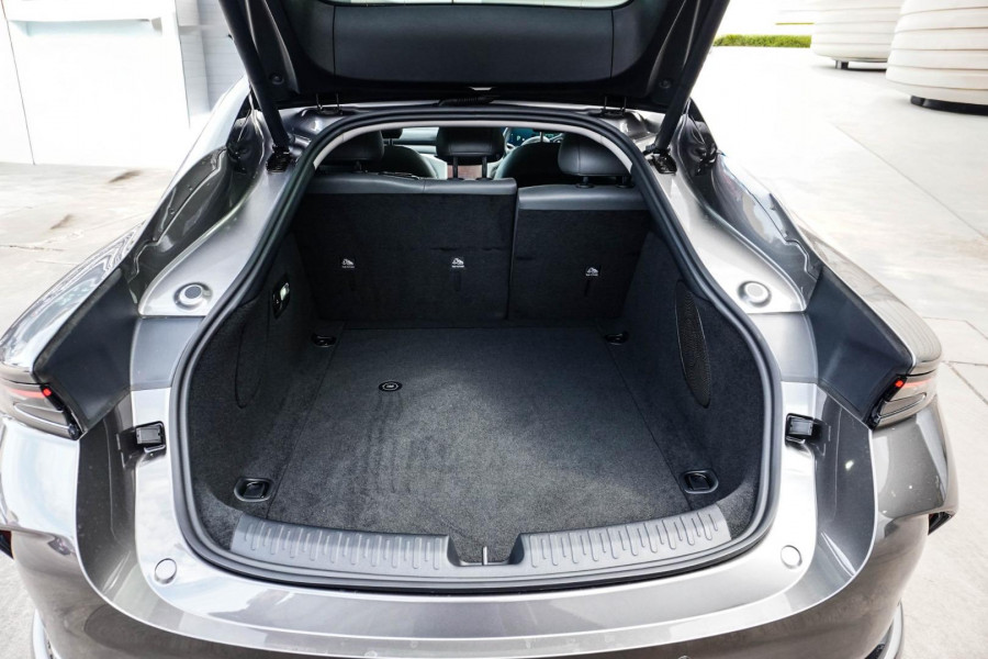 2025 MG IM5 P12L Performance Hatch Image 12