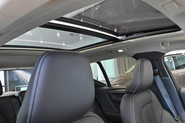 2026 Volvo XC40 XZ Ultra B4 Bright SUV Image 12