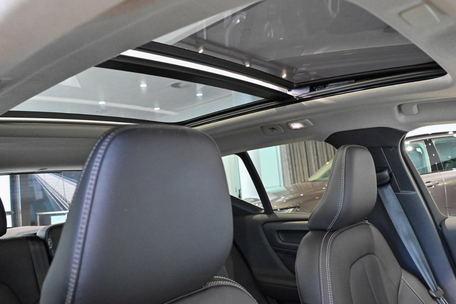 2026 Volvo XC40 XZ Ultra B4 Bright SUV Image 12