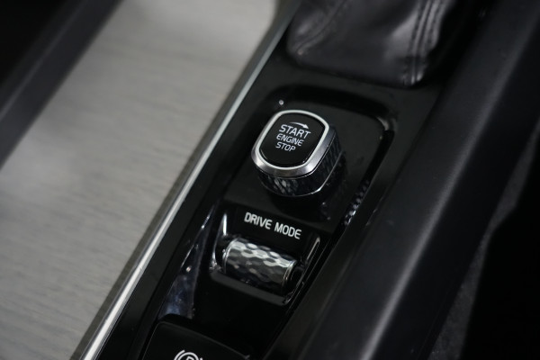 2020 Volvo XC60 UZ D4 Inscription SUV image 17