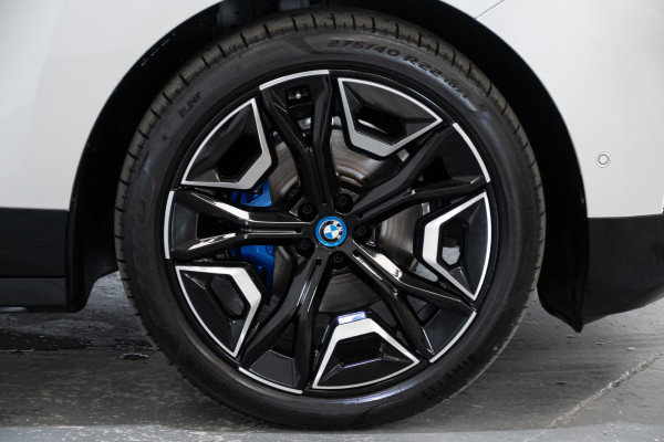 2024 BMW iX xDrive40 Sport SUV Image 5