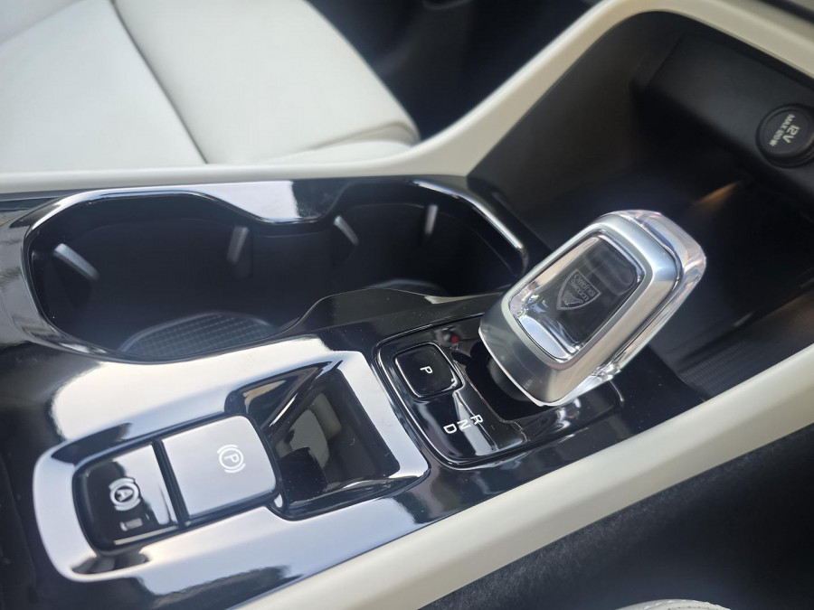 2026 MY27 Volvo XC40 XZ Ultra B4 Bright SUV Image 18