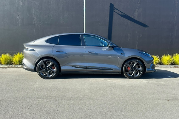 2025 MG IM6 S12L Performance SUV Image 2