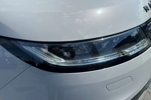 2026 Land Rover Range Rover D300 SE SUV Image 6